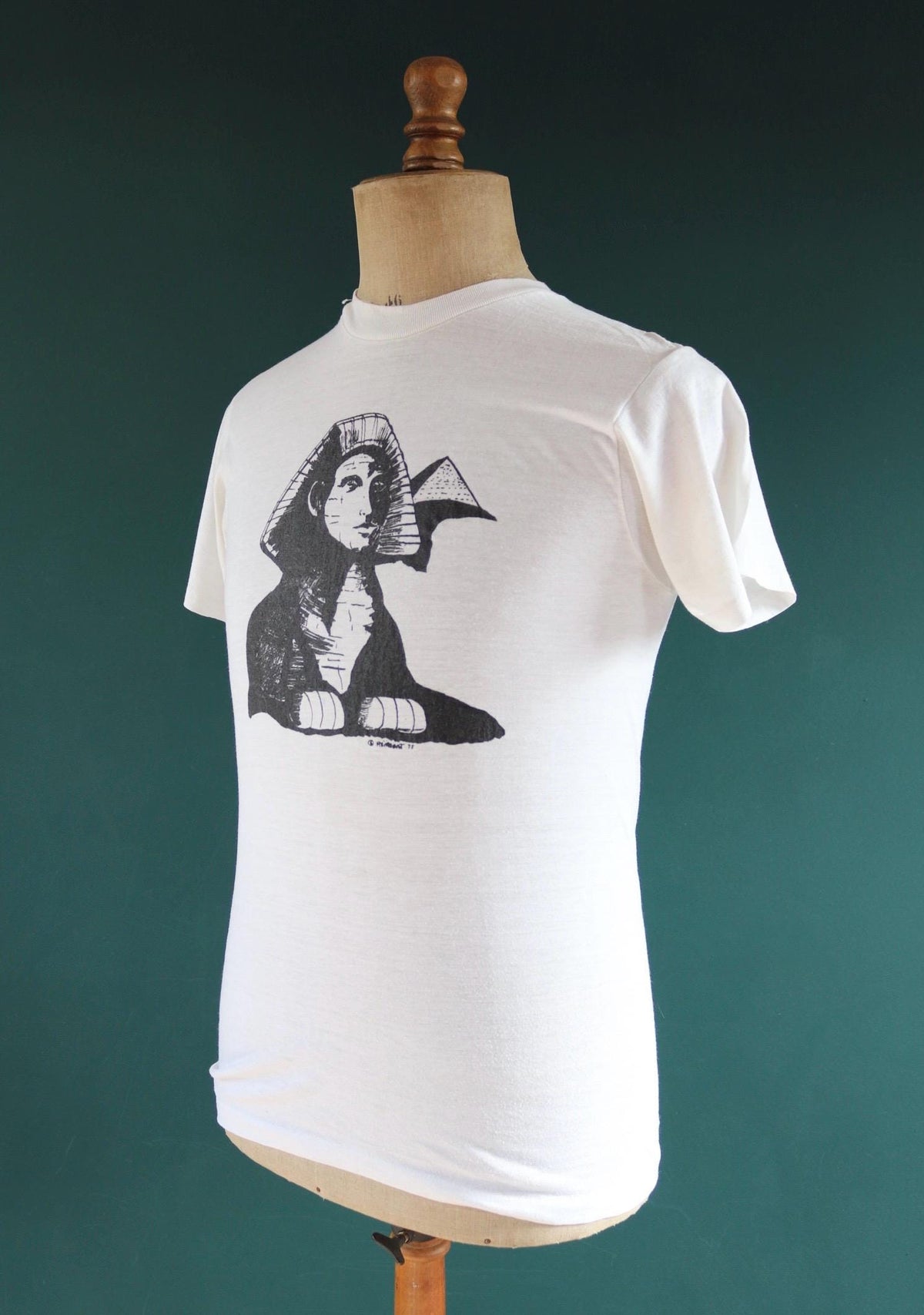 Vintage 1970s t shirt - single stitch - Sphinx print - 36” chest