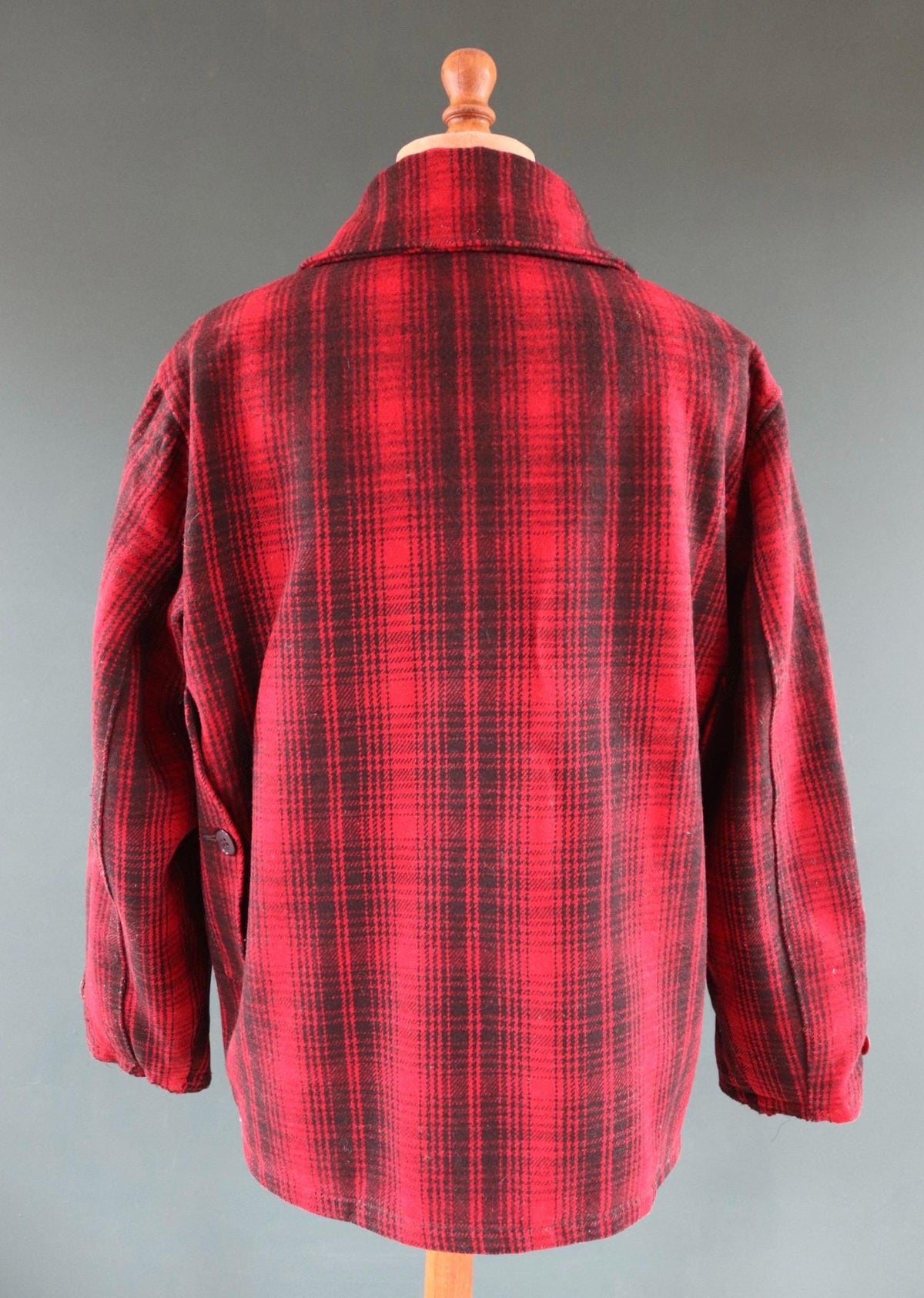 Vintage 1950s Woolrich plaid wool jacket - workwear mackinaw - hunting chore coat - 50” chest