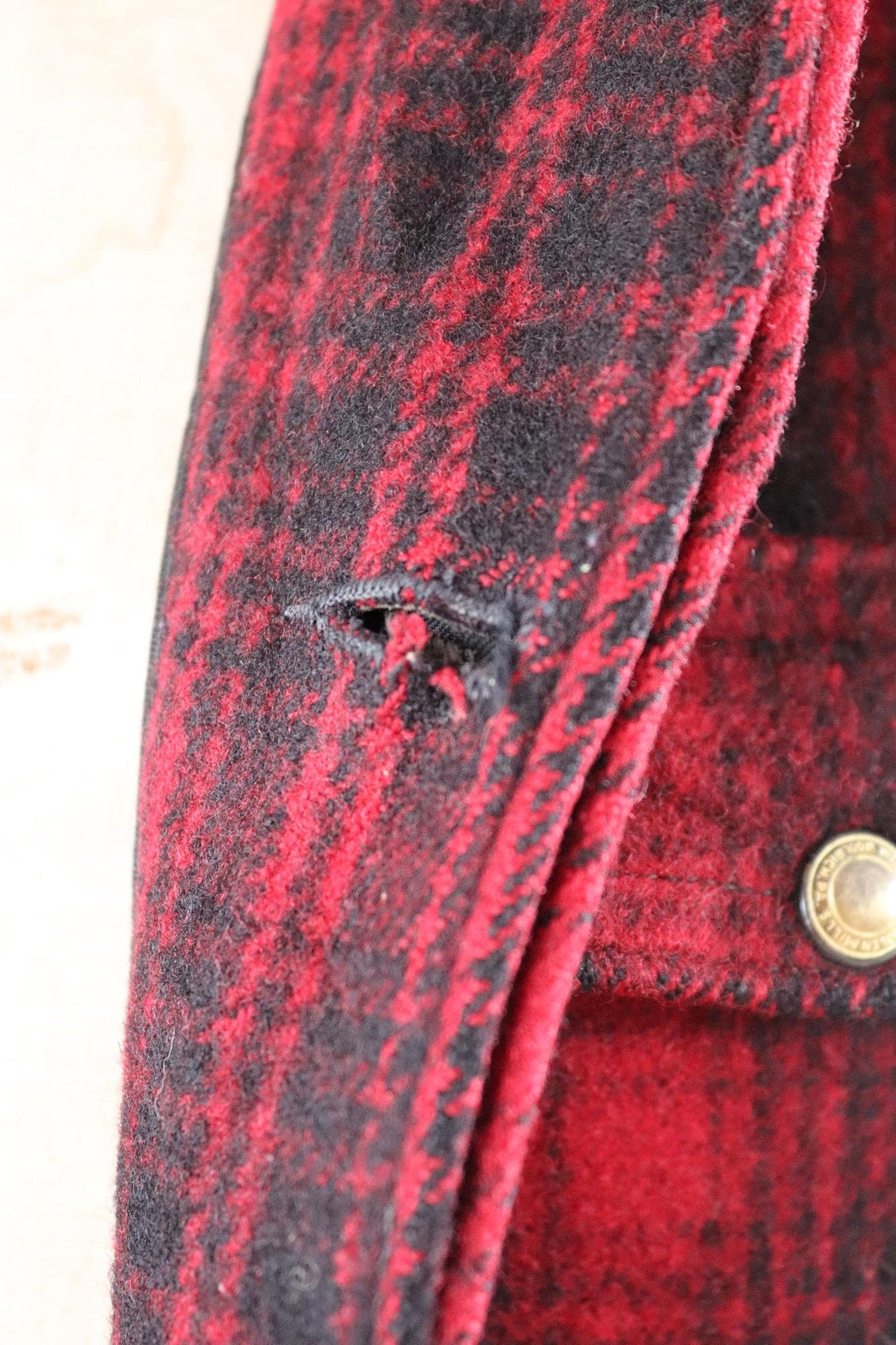 Vintage 1950s Woolrich plaid wool jacket - workwear mackinaw - hunting chore coat - 46” chest