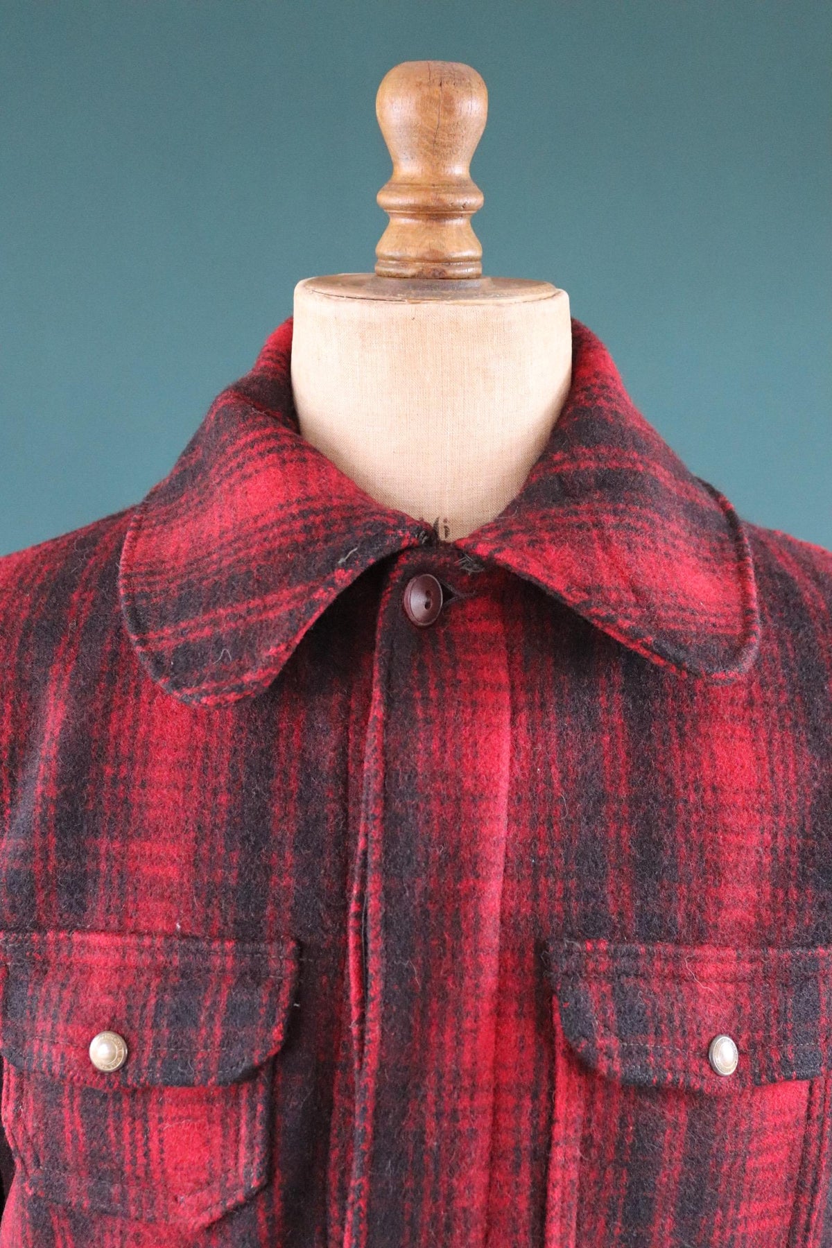 Vintage 1950s Woolrich plaid wool jacket - workwear mackinaw - hunting chore coat - 43” chest