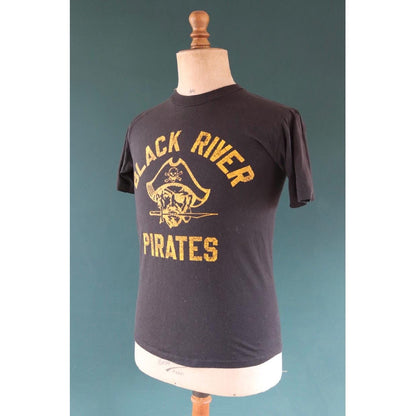Vintage 1990s t shirt - single stitch - pirate print - 37” chest