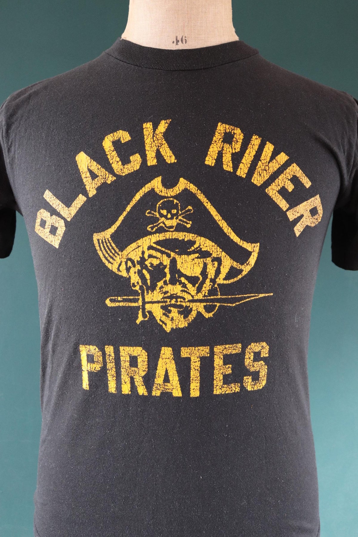 Vintage 1990s t shirt - single stitch - pirate print - 37” chest