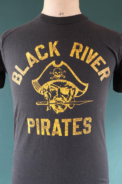 Vintage 1990s t shirt - single stitch - pirate print - 37” chest