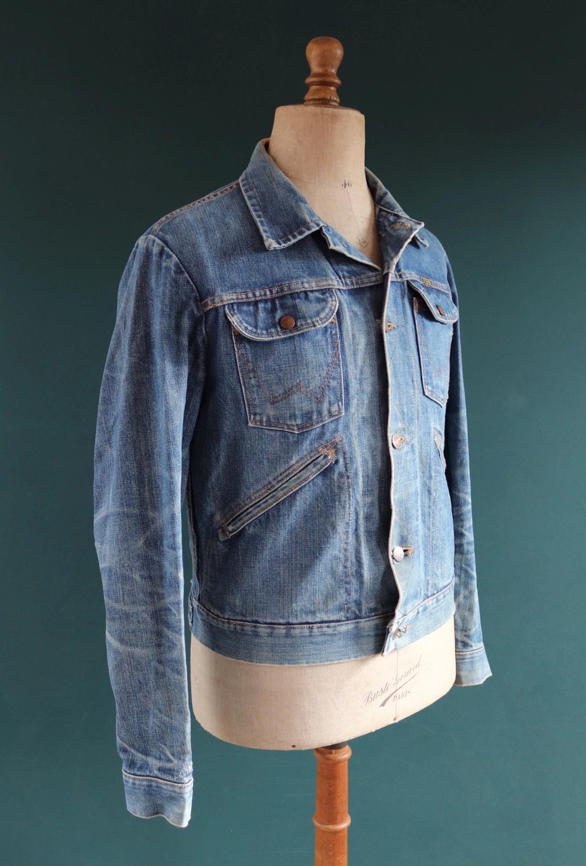 Vintage 1970s Wrangler denim jacket - selvedge workwear - whisker fades - 42" chest