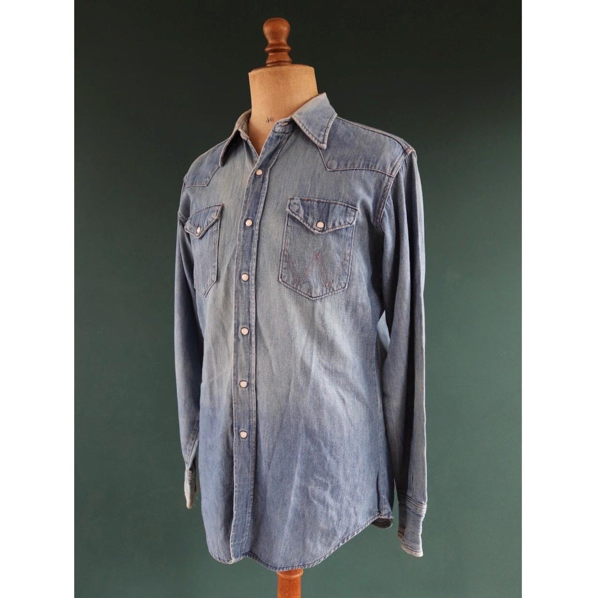 Vintage 1960s Wrangler denim shirt - cowboy - Western style - 44" chest