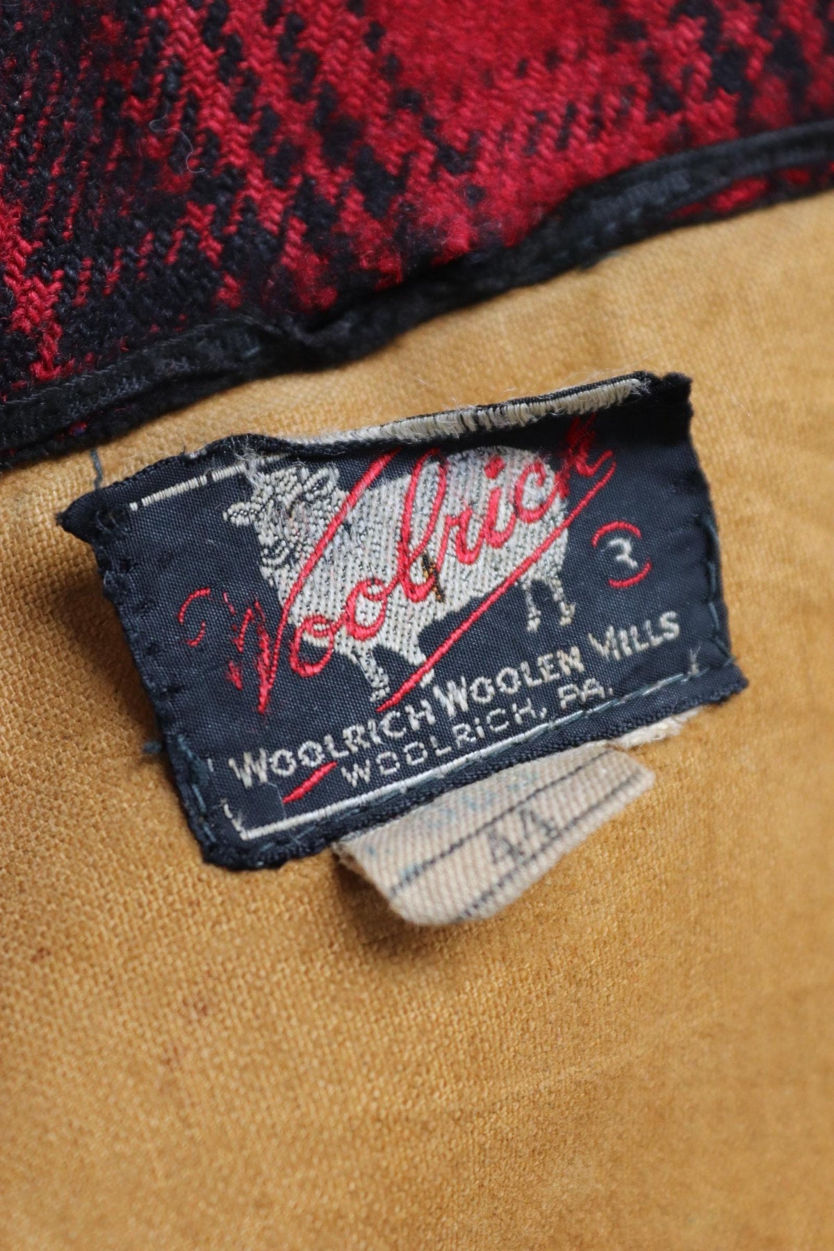 Vintage 1950s Woolrich plaid wool jacket - workwear mackinaw - hunting chore coat - 50” chest