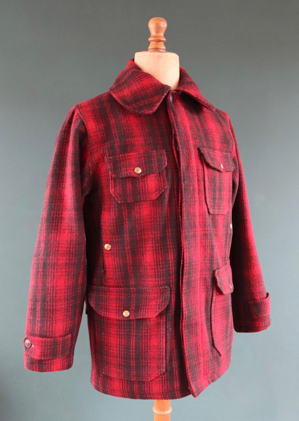 Vintage 1950s Woolrich plaid wool jacket - workwear mackinaw - hunting chore coat - 43” chest