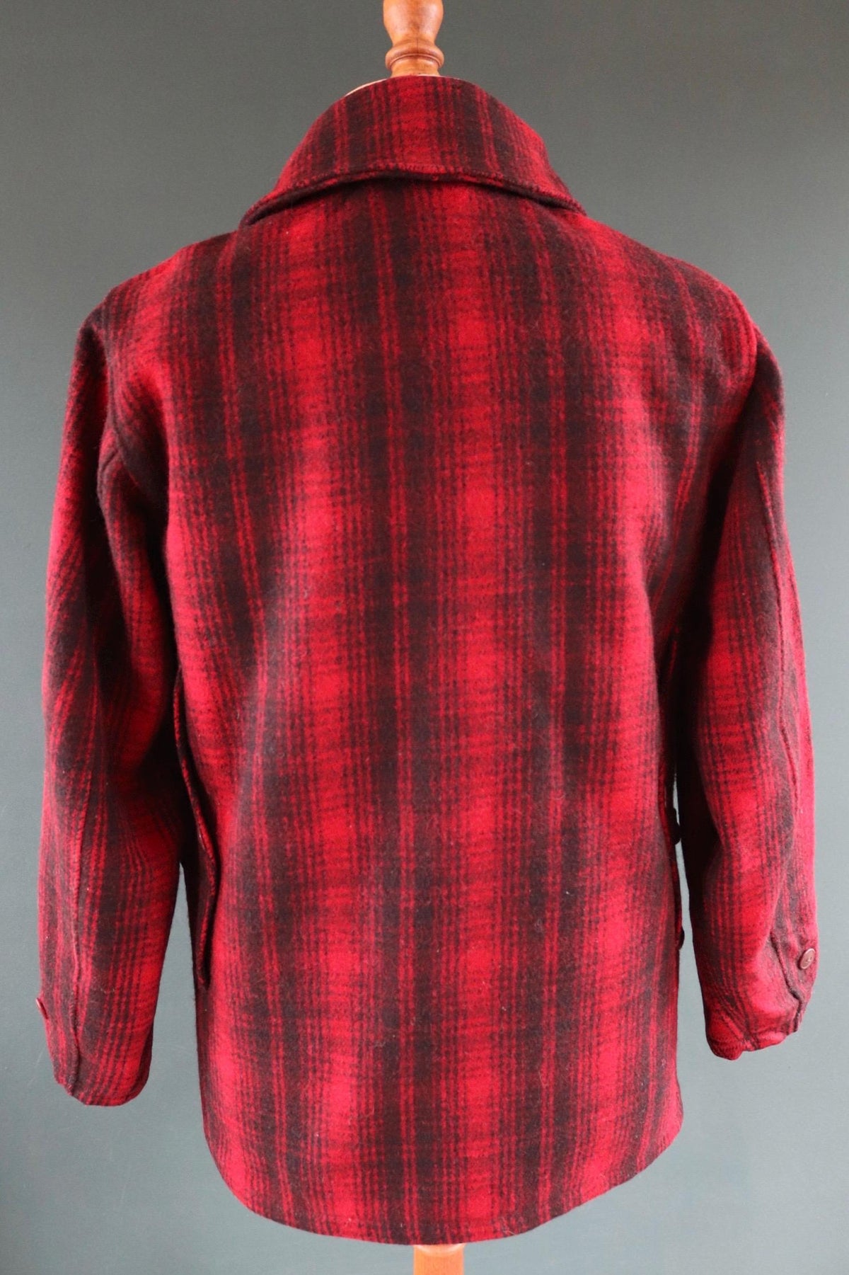Vintage 1950s Woolrich plaid wool jacket - workwear mackinaw - hunting chore coat - 43” chest