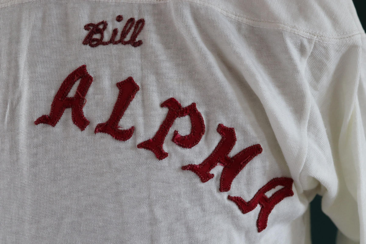 Vintage 1950s durene t shirt - sportswear top - Greek letters - chain stitch - 39" chest