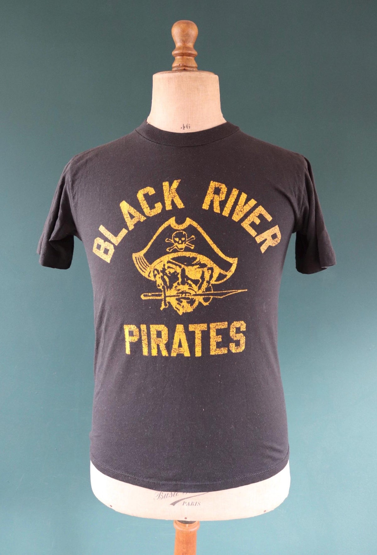 Vintage 1990s t shirt - single stitch - pirate print - 37” chest