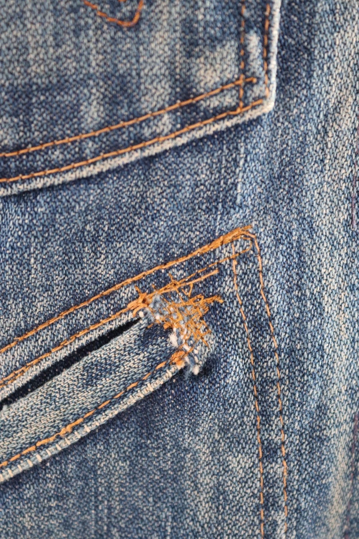 Vintage 1970s Wrangler denim jacket - selvedge workwear - whisker fades - 42" chest