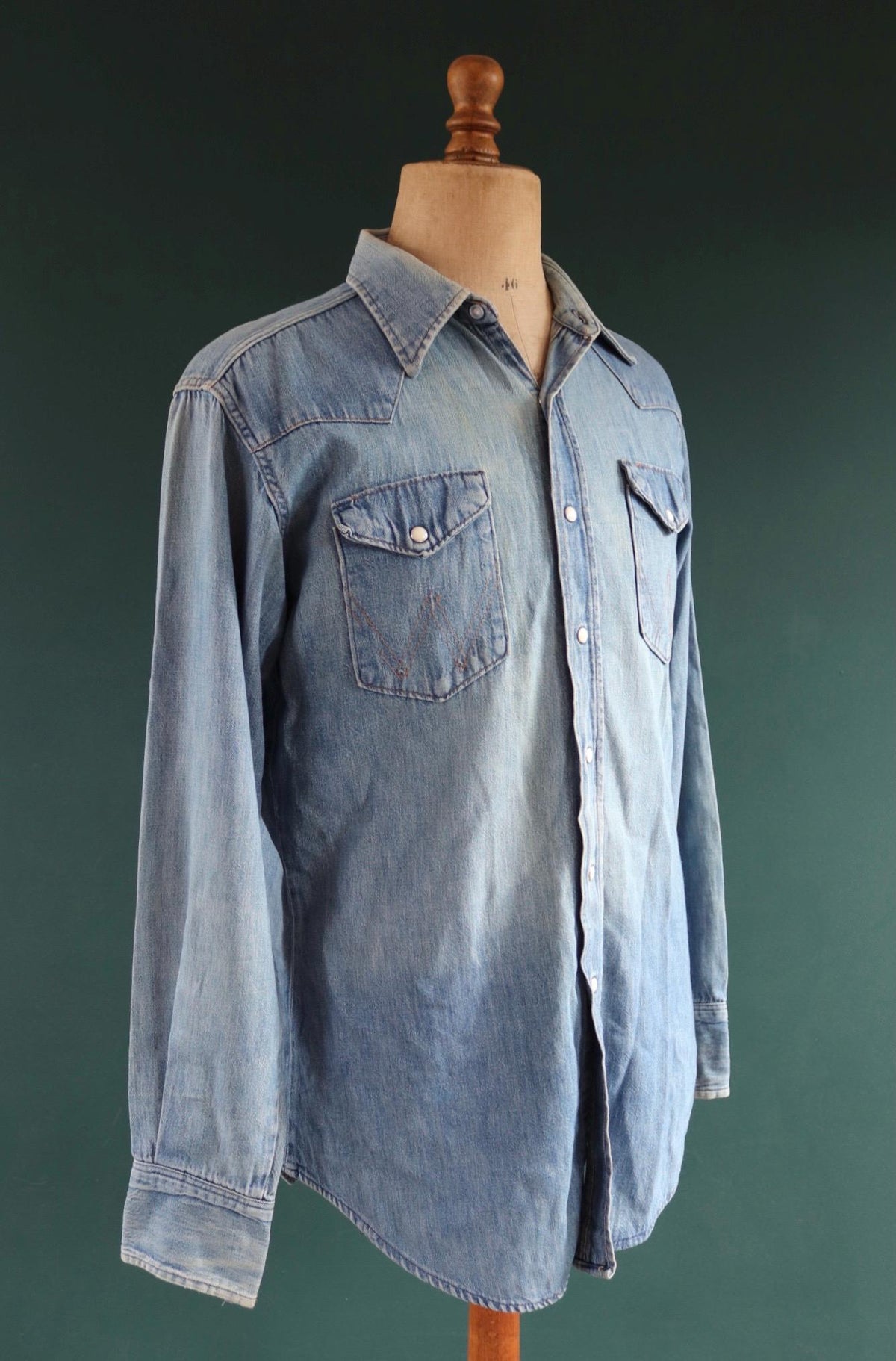 Vintage 1960s Wrangler denim shirt - cowboy - Western style - 44" chest