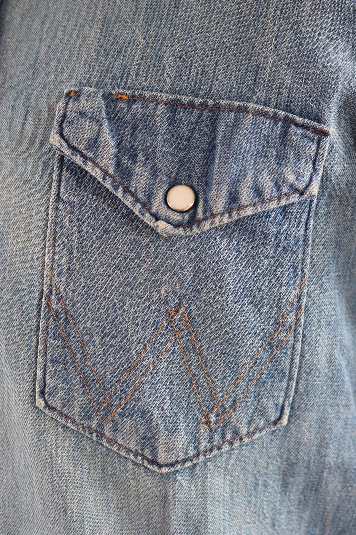 Vintage 1960s Wrangler denim shirt - cowboy - Western style - 44" chest