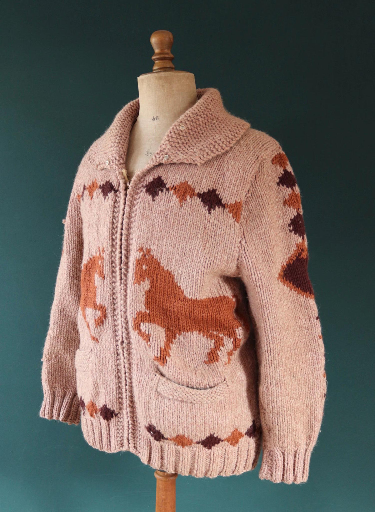 Vintage 1960s Cowichan wool sweater - novelty hand knit cardigan - horse design - 45” chest