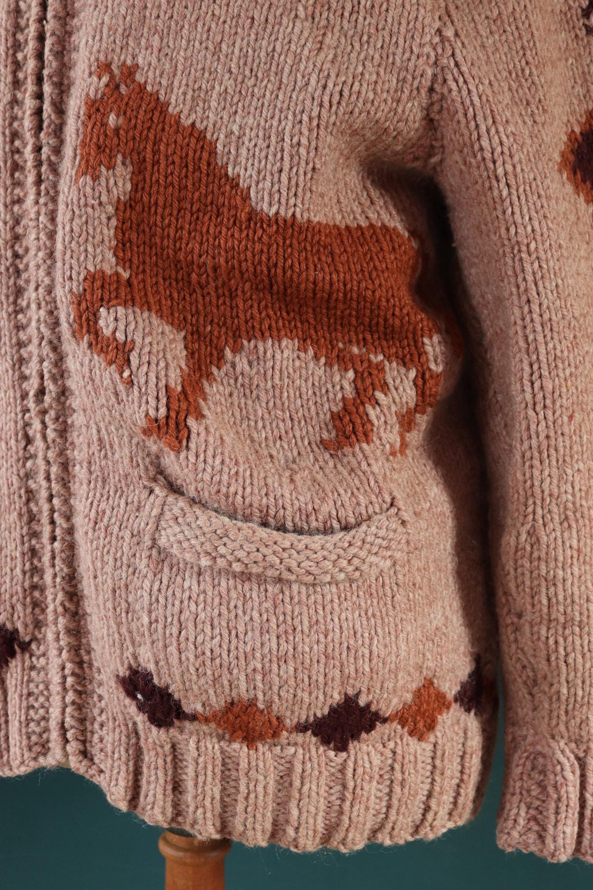 Vintage 1960s Cowichan wool sweater - novelty hand knit cardigan - horse design - 45” chest